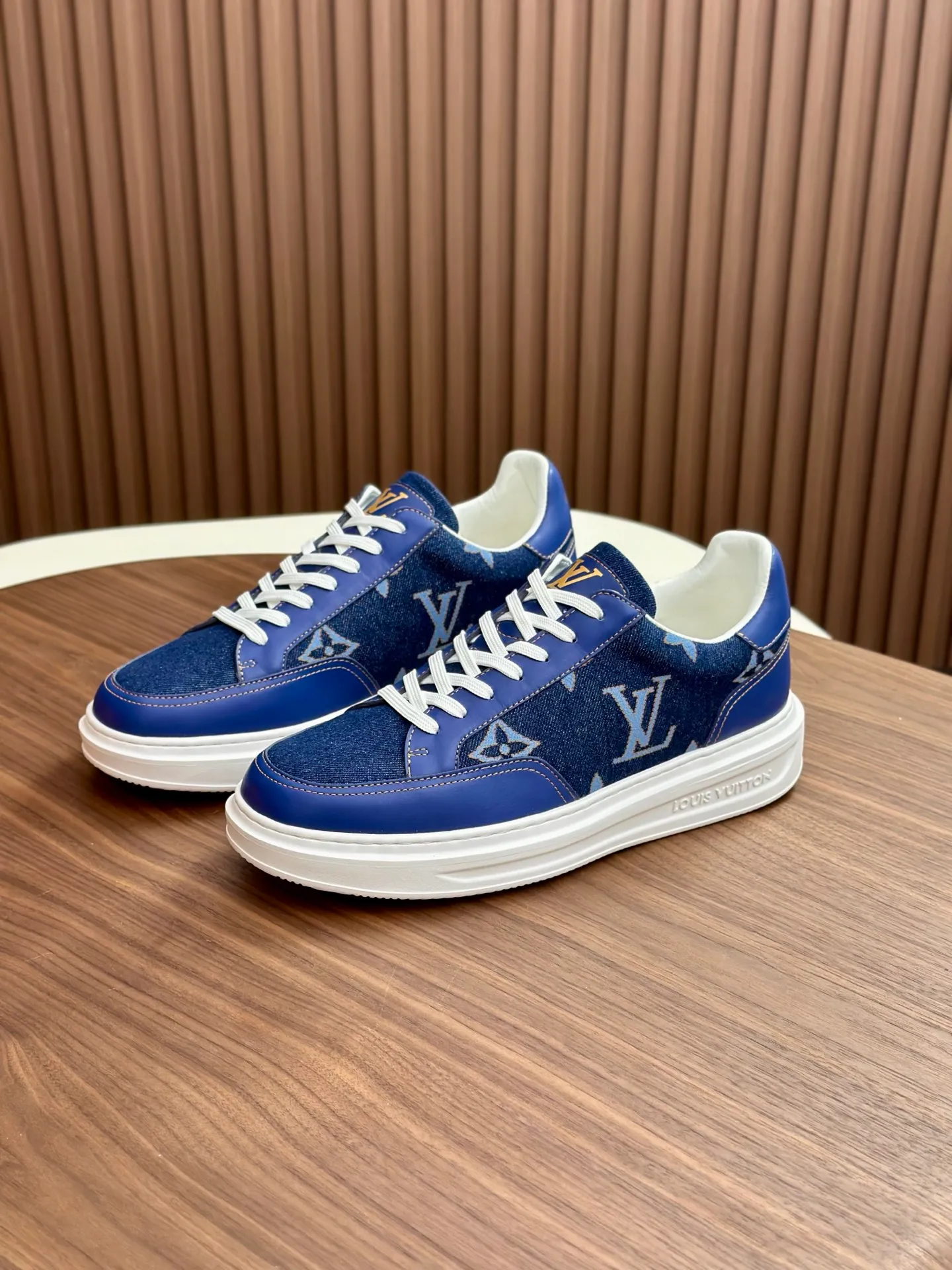 Men's shoes 💰740 Lv 🔍Top purchasing agent Louis Vuitton, sports sneakers counter synchronization, uppers imported from Italy, high-quality splicing colorful complex crafts, imported mesh pads are soft and comfortable, soles: original factory special soles, T men's shoes 💰U exclusive activity molded soles super comfortable, original factory and single goods, high quality, welcome to compare, code number 38-44 (customized 45 46)